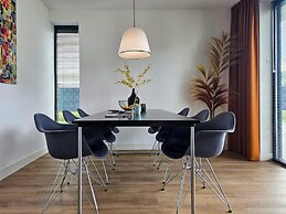 Luxury Villa With Veranda Screen Sups and Canoe