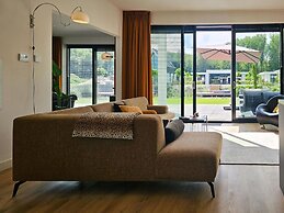 Luxury Villa With Veranda Screen Sups and Canoe