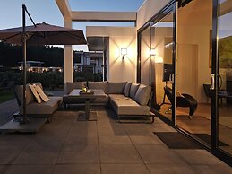 Luxury Villa With Veranda Screen Sups and Canoe