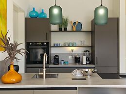 Luxury Villa With Veranda Screen Sups and Canoe