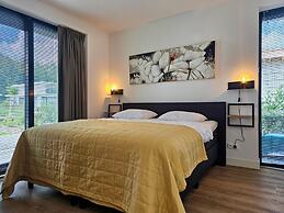 Luxury Villa With Veranda Screen Sups and Canoe