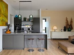 Luxury Villa With Veranda Screen Sups and Canoe