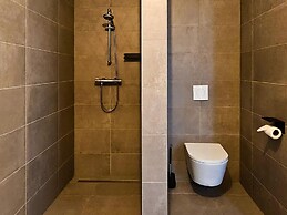 Luxury Villa With Veranda Screen Sups and Canoe