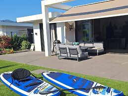 Luxury Villa With Veranda Screen Sups and Canoe