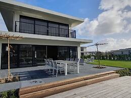 Waterfront Villa, Forest & Golf Club