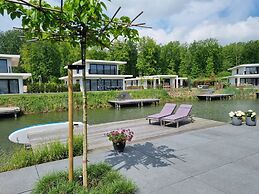 Waterfront Villa, Forest & Golf Club