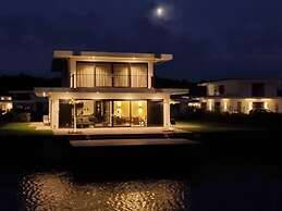 Waterfront Villa, Forest & Golf Club