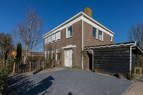 Home Zoutelande Near Beach