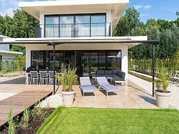Luxury Water Villa in Harderwold With Jetty