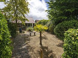 Romantic Chalet Near Wilhelminadorp