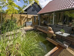 Romantic Chalet Near Wilhelminadorp