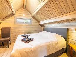 Romantic Chalet Near Wilhelminadorp