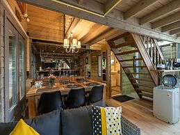 Romantic Chalet Near Wilhelminadorp