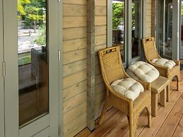 Romantic Chalet Near Wilhelminadorp