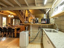 Romantic Chalet Near Wilhelminadorp