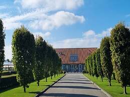 Exclusive Villa With Boat Terrace