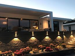 Exclusive Villa With Boat Terrace