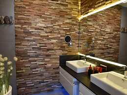 Exclusive Villa With Boat Terrace