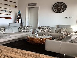 Exclusive Villa With Boat Terrace