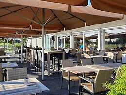 Exclusive Villa With Boat Terrace