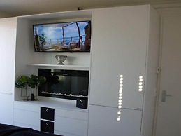 Exclusive Villa With Boat Terrace