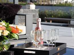 Exclusive Villa With Boat Terrace