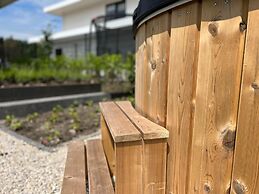 Villa With Spacious Garden and Electric hot tub