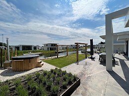 Villa With Spacious Garden and Electric hot tub