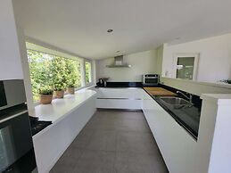 Majestic Holiday Home in Kamperland With Garden