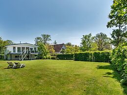 Majestic Holiday Home in Kamperland With Garden
