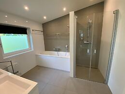 Majestic Holiday Home in Kamperland With Garden