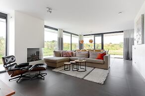 Seaside Getaway With a Beautiful Garden