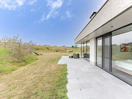 Modern Holiday Home in Kamperland With Garden