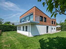 Detached Villa With Views Over Lake Veere