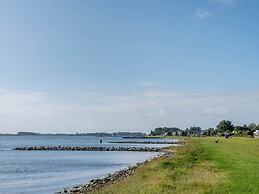 Magnificent Holiday Home on Lake Veere