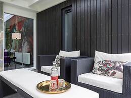 Magnificent Holiday Home on Lake Veere