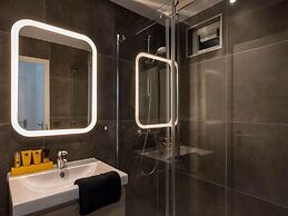 Magnificent Holiday Home on Lake Veere