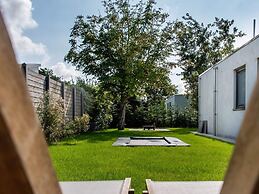 Magnificent Holiday Home on Lake Veere