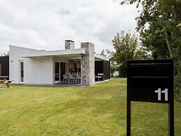 Magnificent Holiday Home on Lake Veere