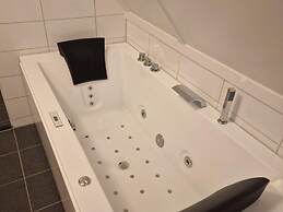 Holiday Home in Scherpenisse With Bubble Bath