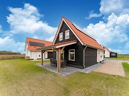 Holiday Home in Scherpenisse With Bubble Bath