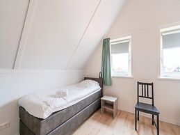 Cozy Retreat With Parking and Charging