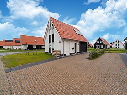 Cozy Retreat With Parking and Charging