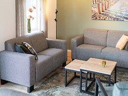 Cozy Retreat With Parking and Charging