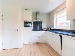 Cozy Retreat With Parking and Charging