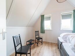 Cozy Retreat With Parking and Charging