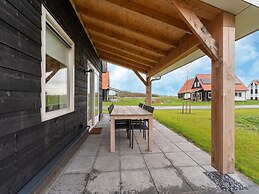 Cozy Retreat With Parking and Charging