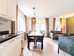 Cozy Retreat With Parking and Charging