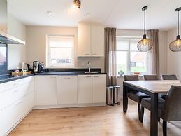 Cozy Retreat With Parking and Charging