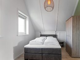 Holiday Home Near Beach With Garden